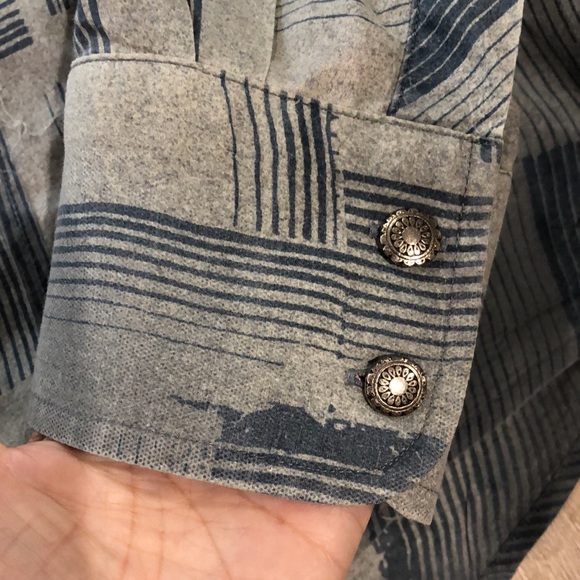 ROBERT GRAHAM 100% Cotton Lightweight Button Down Shirt - Picture 8 of 13